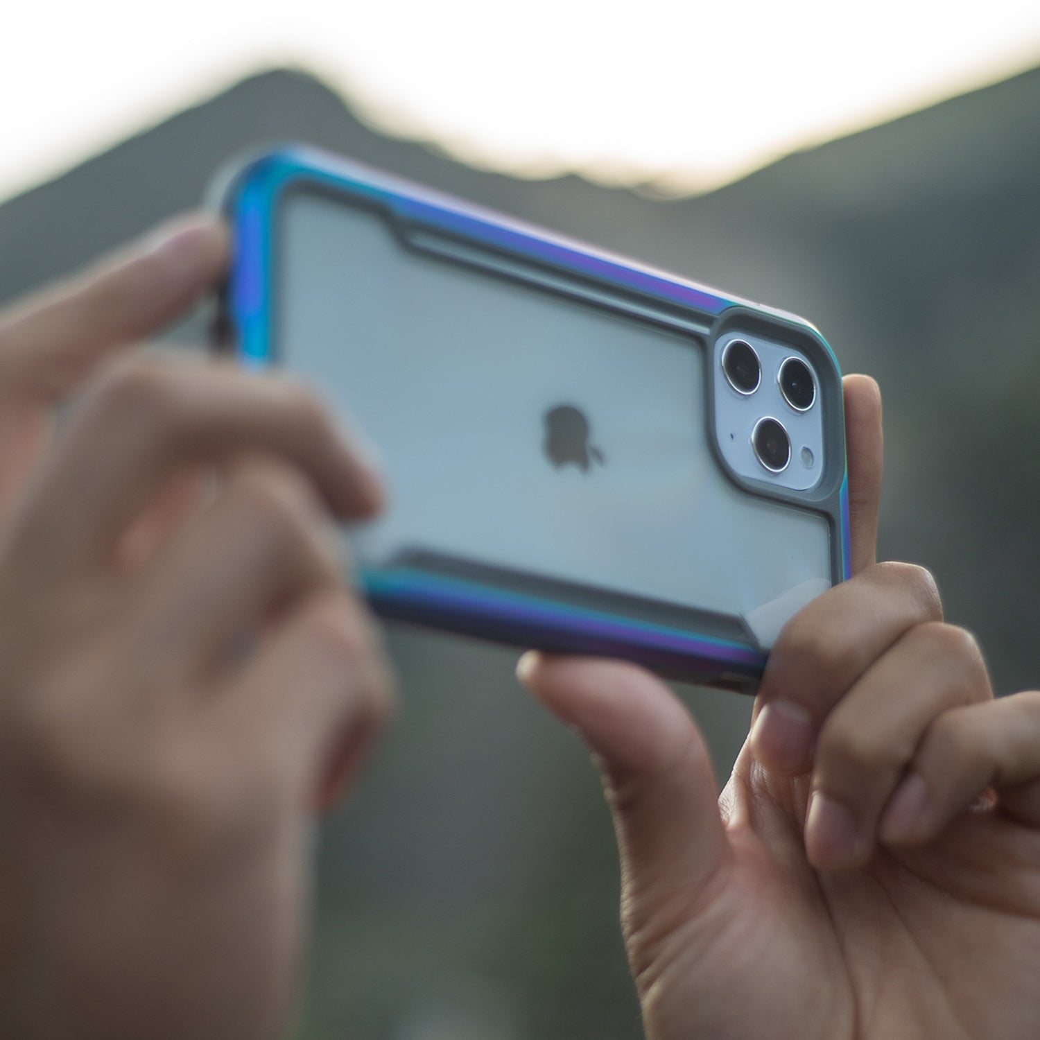 Raptic Shield šarvuotas MagSafe dėklas iPhone 14 Pro – juodas