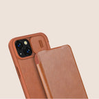 Nillkin Qin odinis dėklas iPhone 14 Plus – rudas