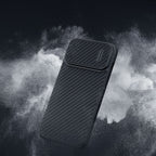 Nillkin Synthetic Fiber S dėklas iPhone 14 Pro su kameros dangteliu – juodas