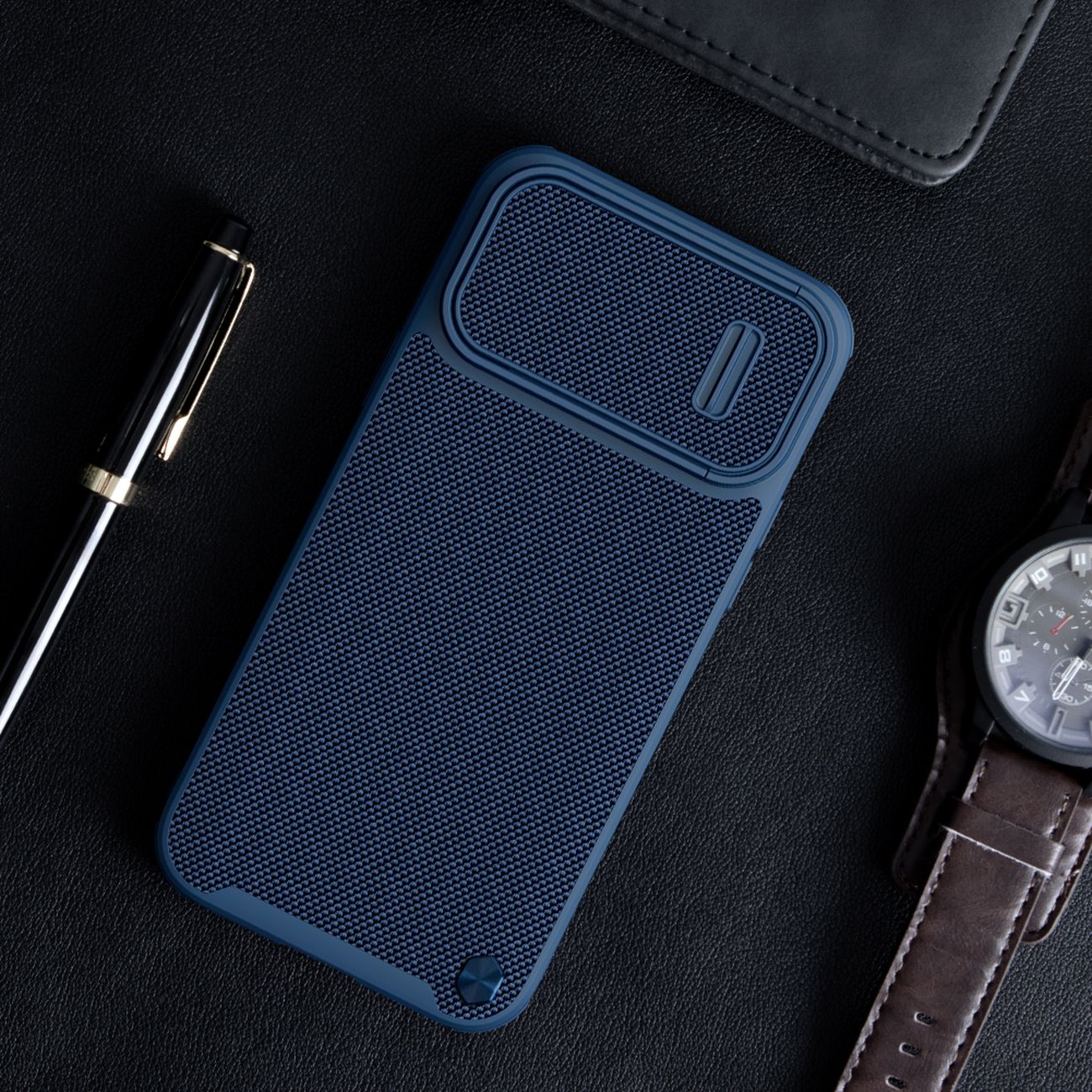 Nillkin Textured S dėklas iPhone 14 Pro su kameros dangteliu – juodas