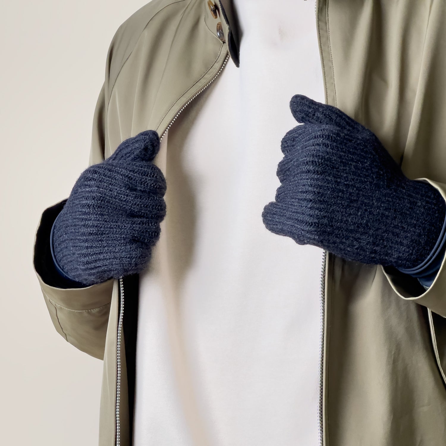 Pintos telefono pirštinės su išpjovomis pirštams - juodos -- Bicycle Gloves