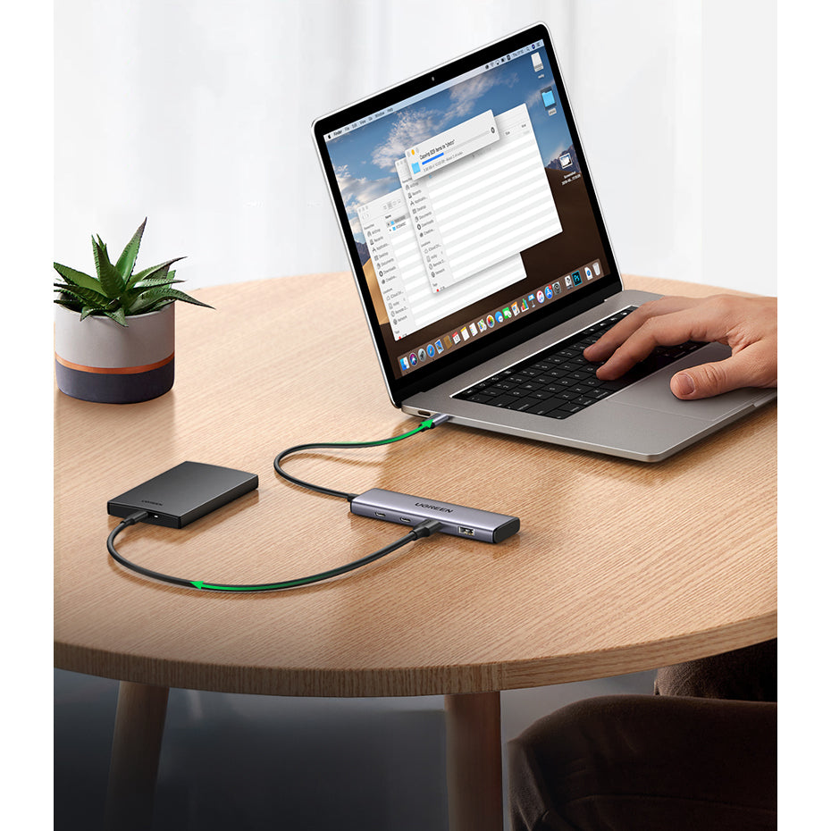 HUB USB-C - 2 x USB-A / 2 x USB-C 20 cm Ugreen CM473 - pilkas -- USB Hubs
