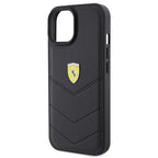 Ferrari Quilted Metal Logo dėklas iPhone 15 – juodas