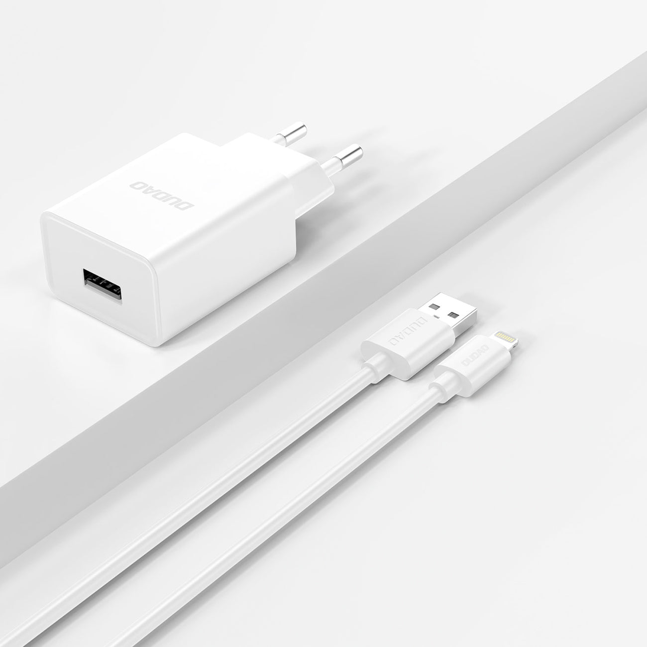 Dudao A4EU USB-A 2.1A sieninis įkroviklis - baltas + USB-A - Lightning laidas