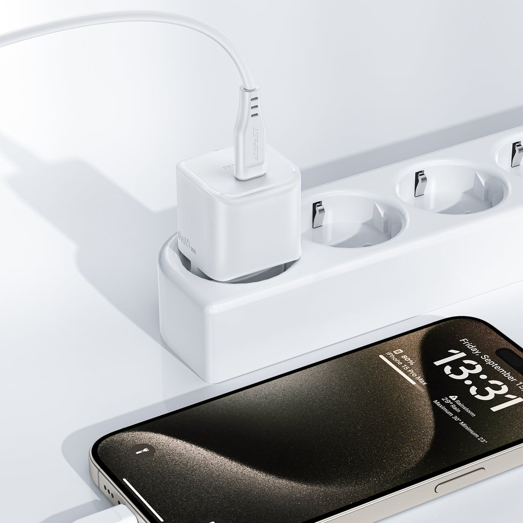 Acefast A73 Mini PD 20W GaN sieninis įkroviklis + USB-C laidas - baltas