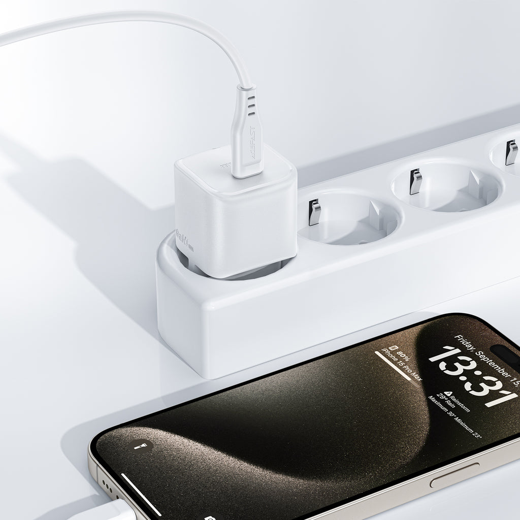 Acefast A77 Mini PD 30W GaN sieninis įkroviklis + USB-C laidas - baltas