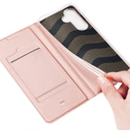 Dux Ducis Skin Pro atverčiamas dėklas Samsung S24+ – rožinis