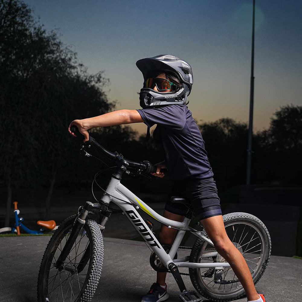 Rockbros TT-32SBTG-M vaikiškas dviračio šalmas su nuimama žandikauliu, dydis M - pilkas -- Bicycle Helmets