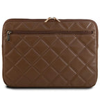 Guess Quilted 4G dėklas 14" nešiojamajam kompiuteriui - rudas -- Laptop Bags
