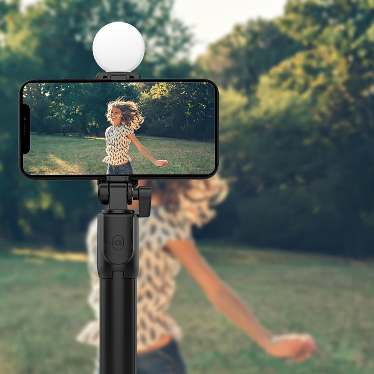 Asmenukių lazda WR1YXS teleskopinis trikojis 0,71m su apvalia lempa - juoda -- Selfie Sticks & Tripods