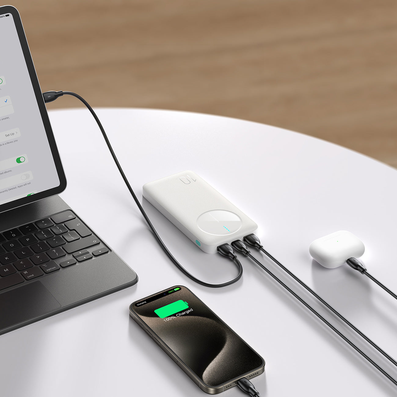 Joyroom Išorinė baterija JR-PBF12 10000mAh 2.4A 2x USB-A 1x USB-C - balta