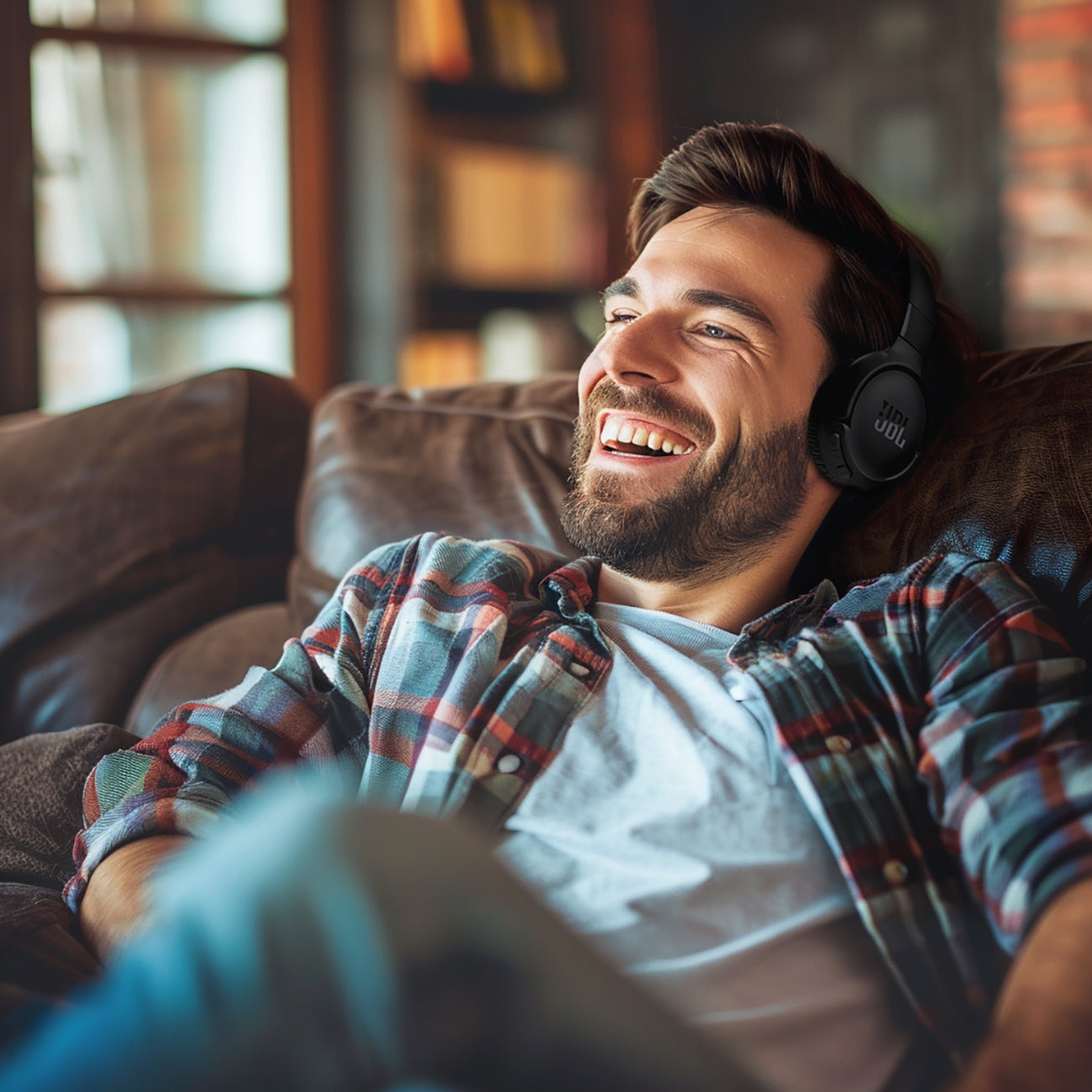 JBL Tune 520BT belaidės on-ear Bluetooth 5.3 ausinės - juodos -- Headphones