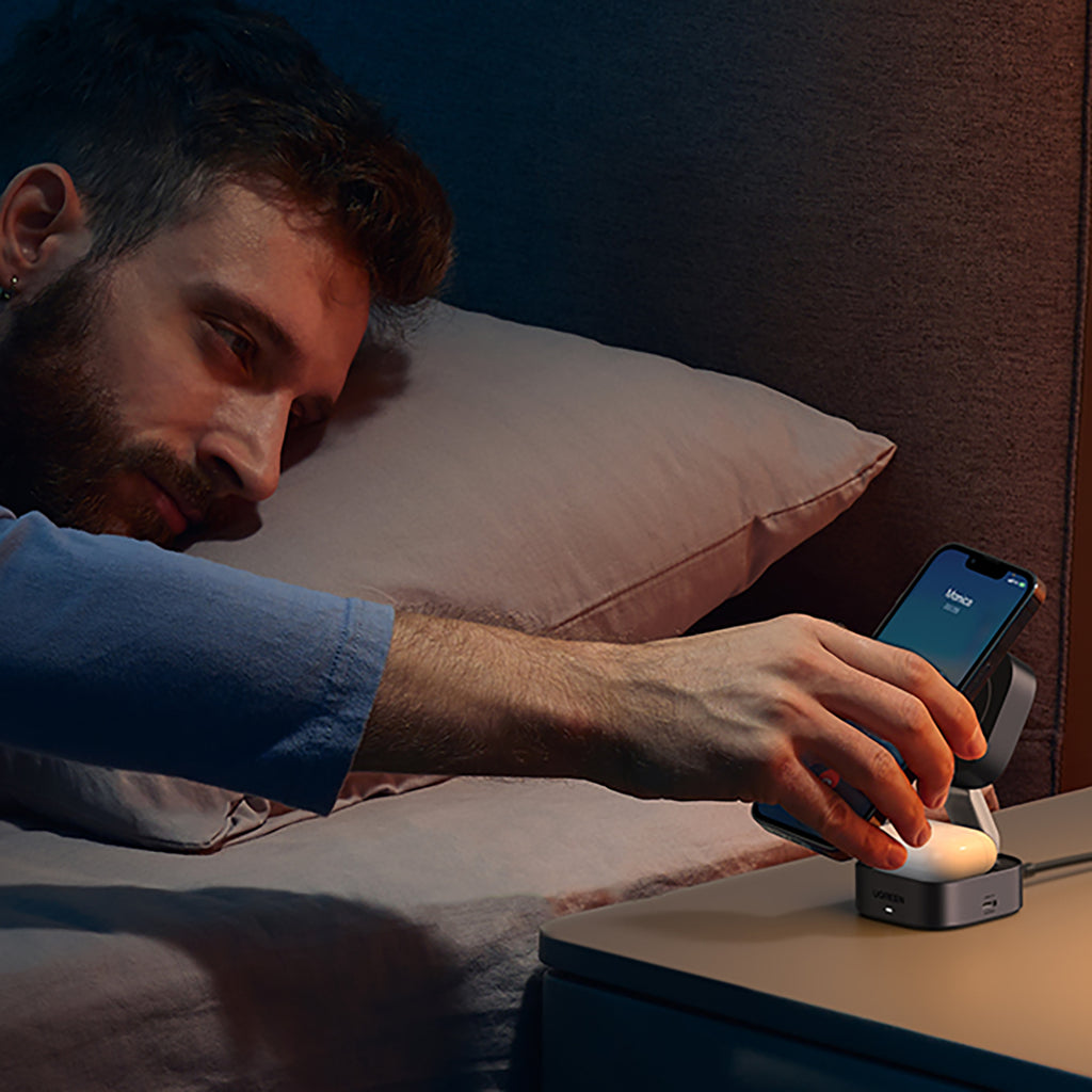 Ugreen W702 3in1 indukcinis įkroviklis su MagSafe / Qi2 ir USB-C jungtimi telefonui / ausinėms - juodas -- Cell phone...