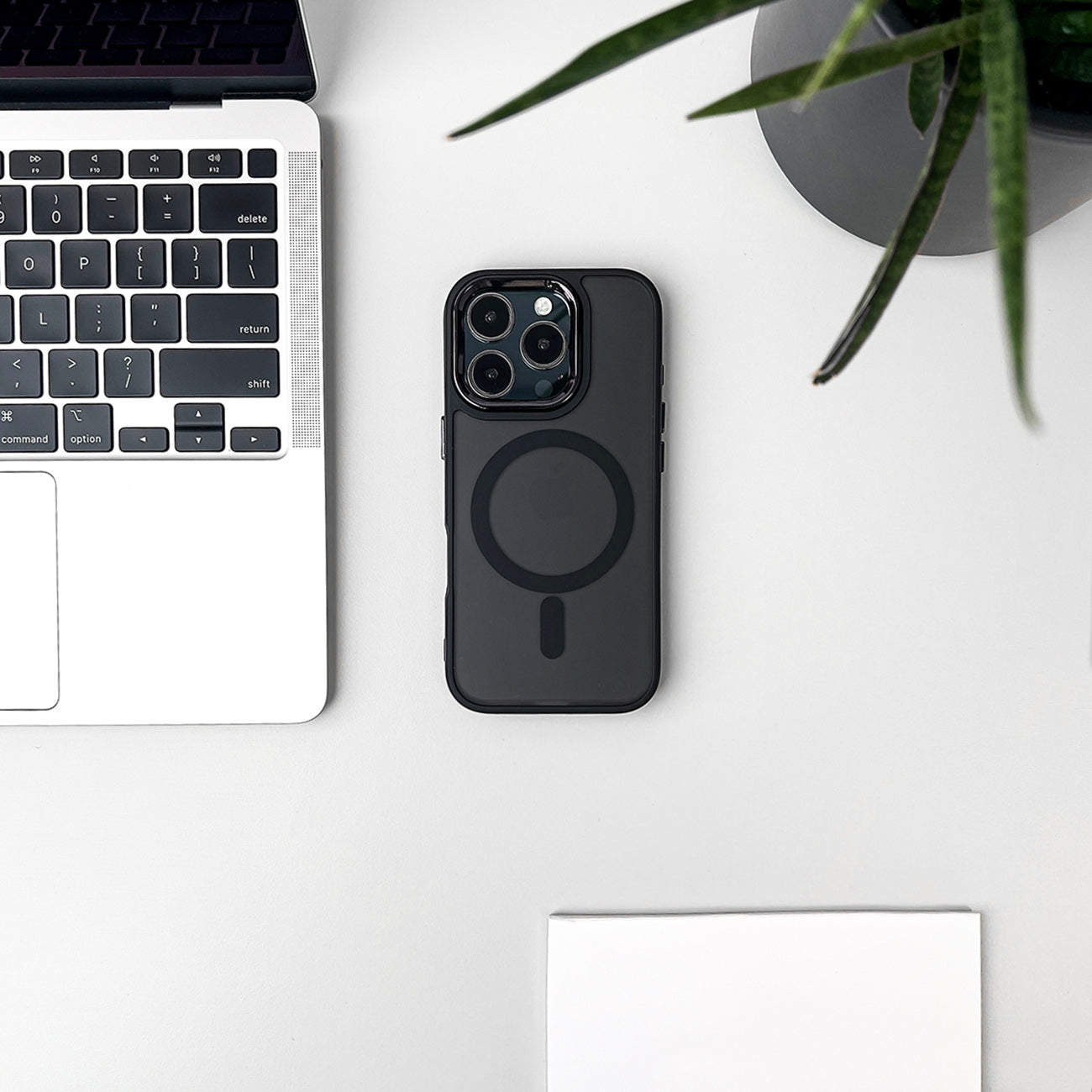 MagSafe blizgus dėklas iPhone 16 Pro – juodas