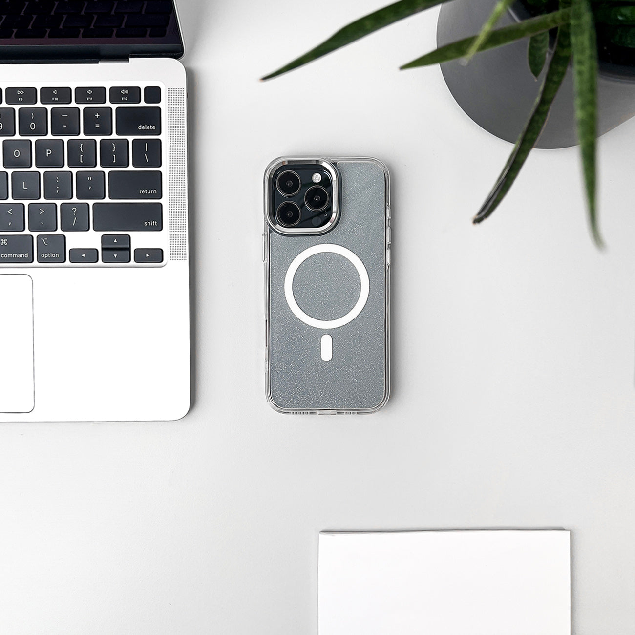 Skaidrus MagSafe dėklas iPhone 16 Plus – su blizgučiais