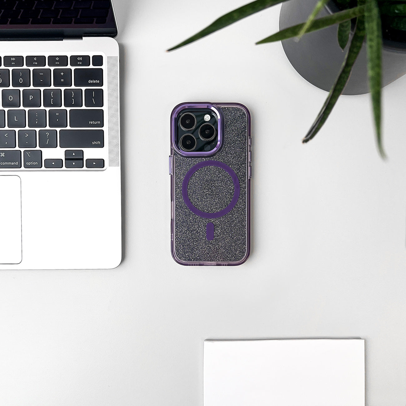 MagSafe dėklas iPhone 16 Plus – violetinis su blizgučiais