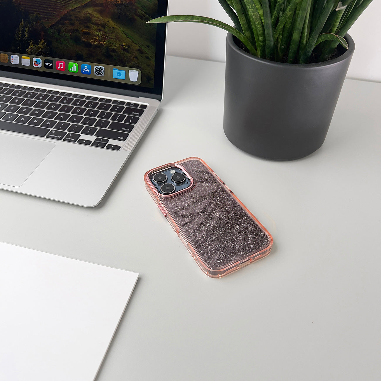 Blizgus dėklas iPhone 16 Pro – rožinis