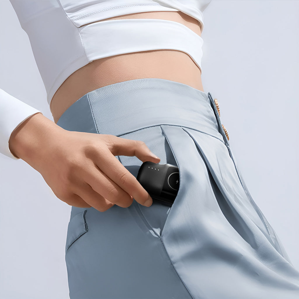 Wozinsky WF16-YLS 5000mAh 15W Lightning Mini Išorinė baterija su integruotu USB-C laidu ir Apple Watch įkrovikliu - juodas