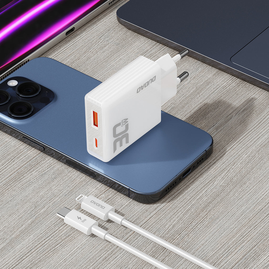 GaN Dudao A30EUL 30W USB-A / USB-C sieninis įkroviklis + USB-C - Lightning laidas - baltas