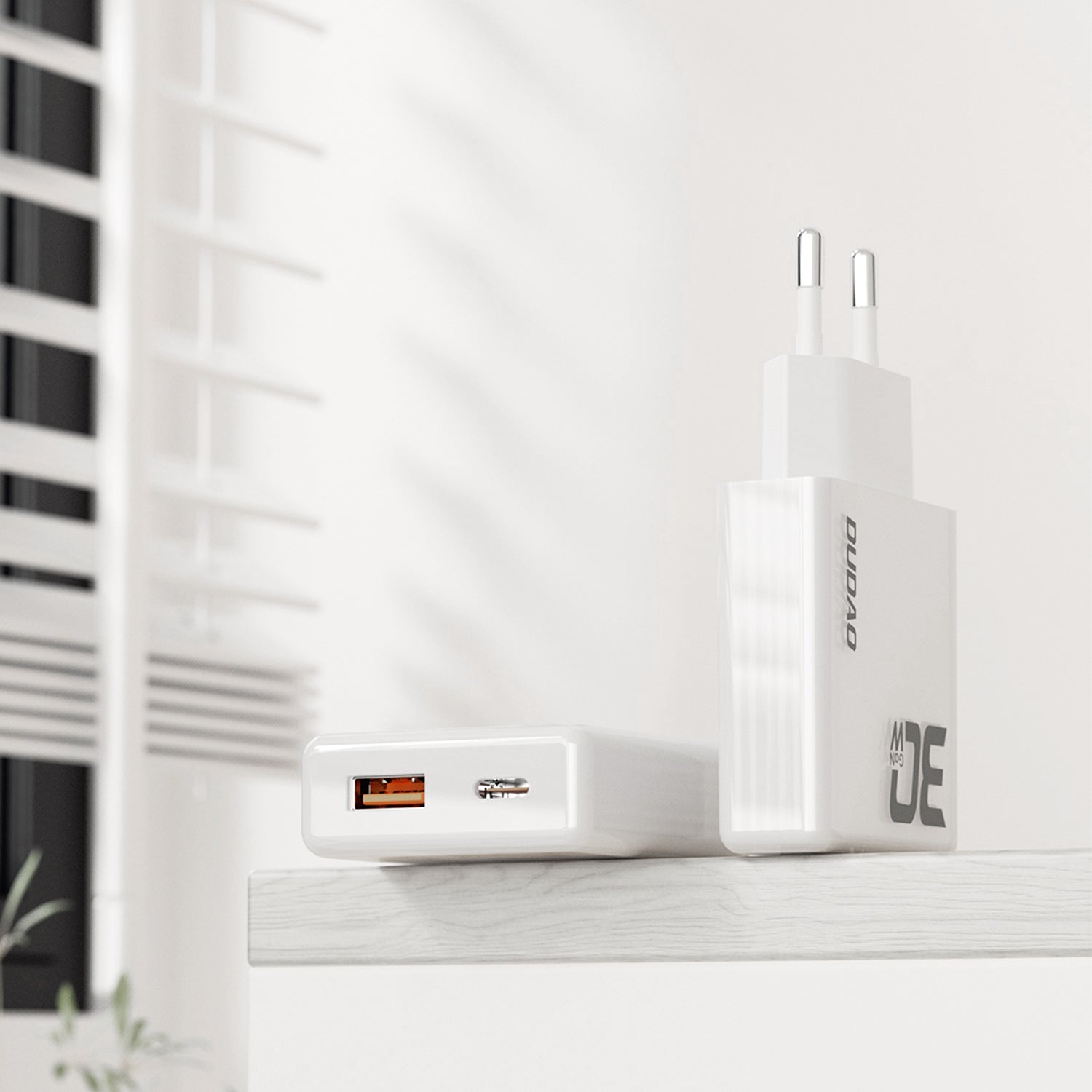 GaN Dudao A30EUT 30W USB-A / USB-C sieninis įkroviklis + USB-C - USB-C laidas - baltas