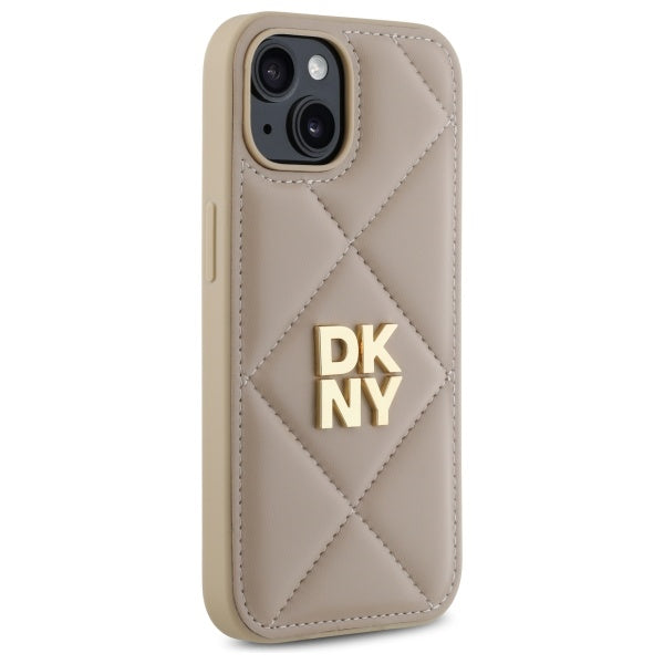 DKNY Quilted Stack Logo dėklas iPhone 15 – smėlinis