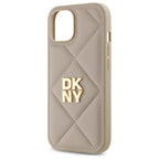 DKNY Quilted Stack Logo dėklas iPhone 15 – smėlinis