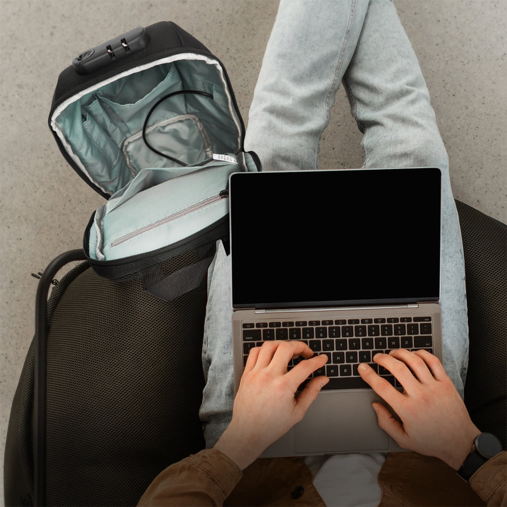 Wozinsky Premium vienos petnešos apsauginė miesto kuprinė su organizatoriumi ir USB - juoda -- Laptop Bags