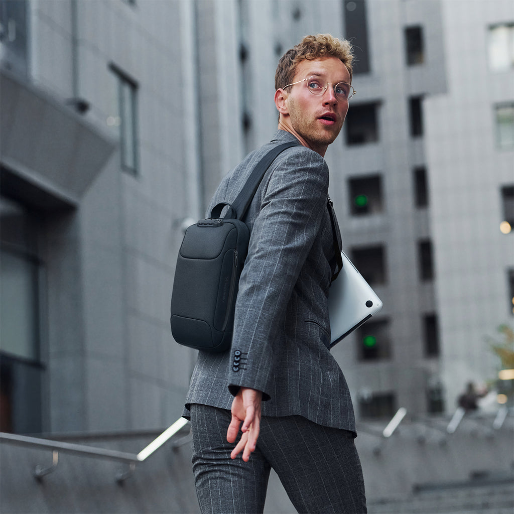 Wozinsky Premium vienos petnešos apsauginė miesto kuprinė su organizatoriumi ir USB - juoda -- Laptop Bags