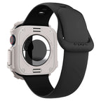 „Spigen“ tvirtas šarvų dirželis, skirtas Apple Watch 10 46 mm – smėlio spalvos