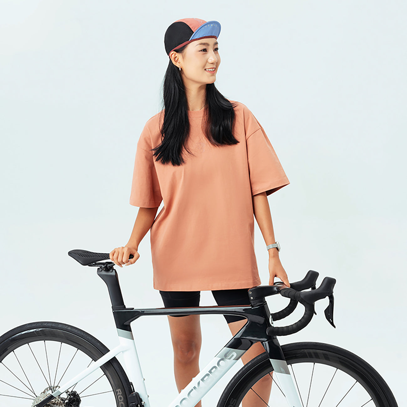 Rockbros dviračio kepurė su snapeliu - raudona -- Bicycle Helmets