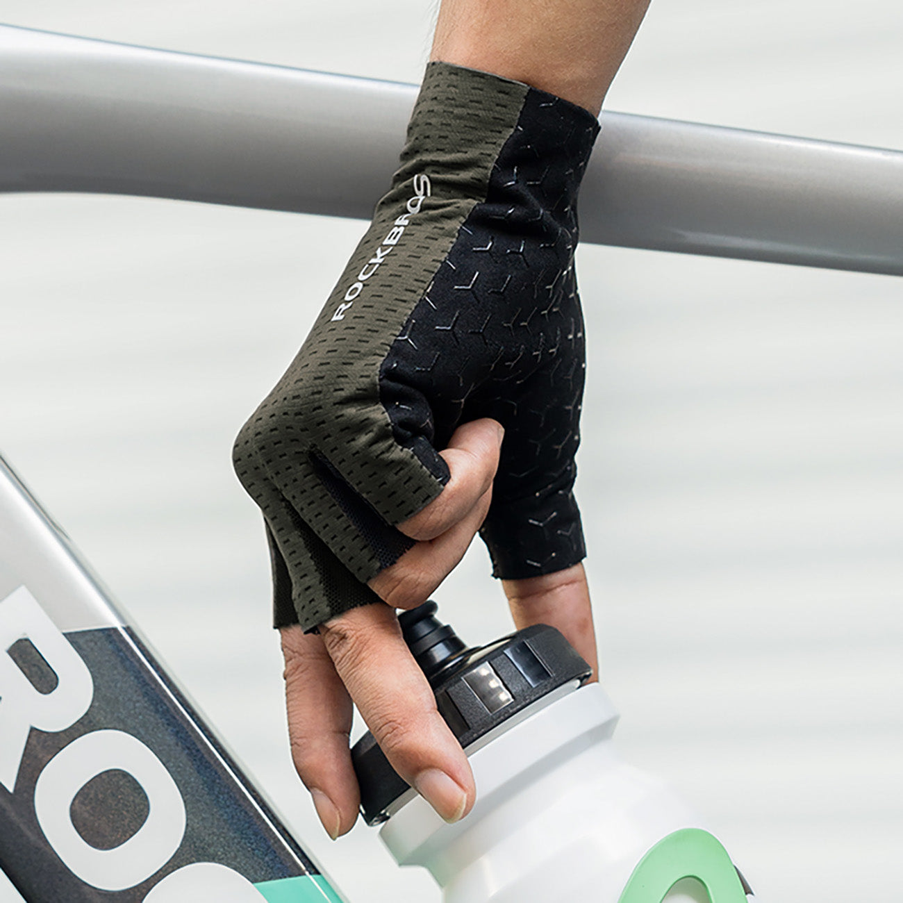 Rockbros dvelkiamos trumpapirščių dviračio pirštinės dydis: M - pilka -- Bicycle Gloves