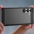 Carbon Case TPU dėklas Samsung Galaxy M06 5G – juodas -- Samsung Galaxy M06