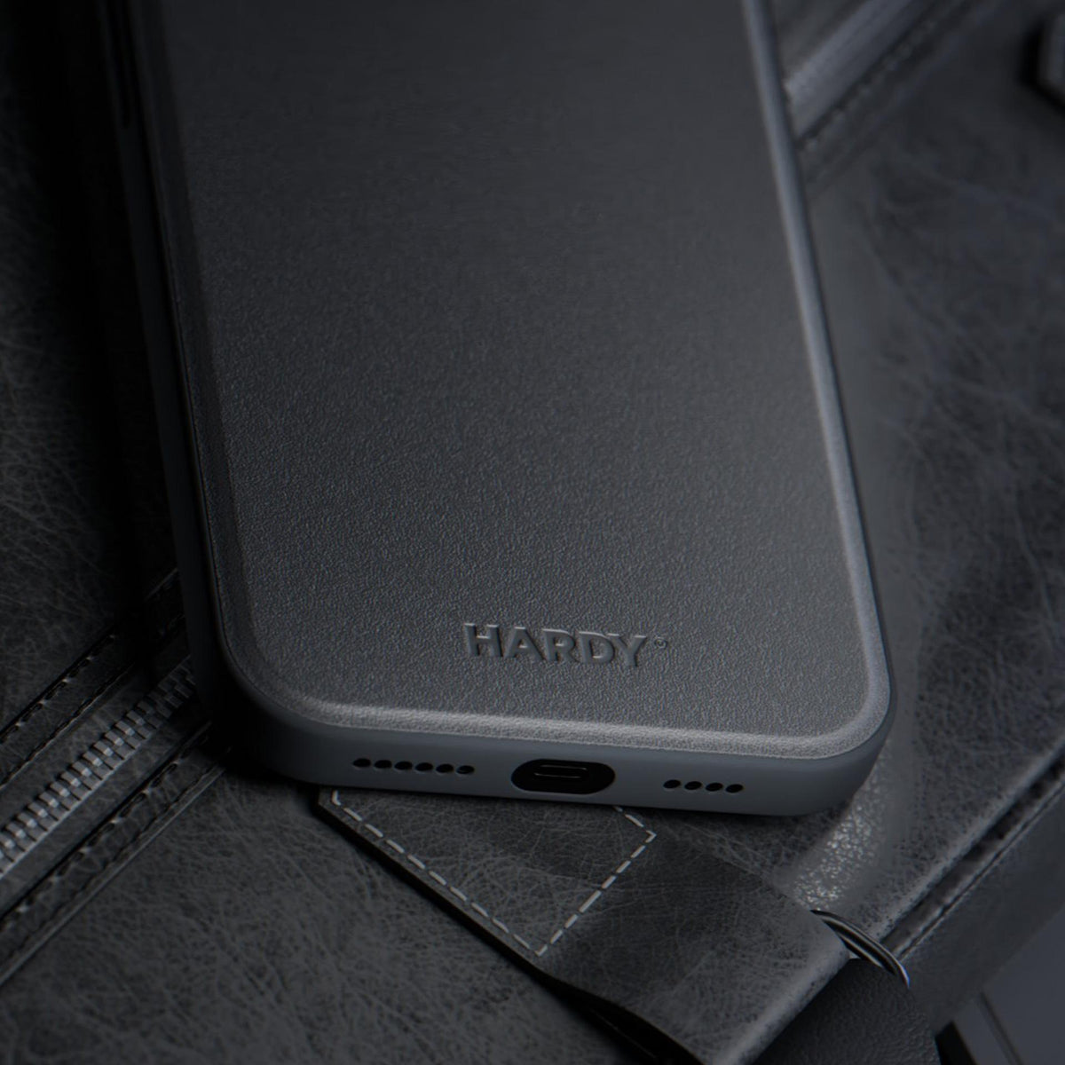 3mk Hardy Apple Silky Leather MagCase, skirtas Apple iPhone 16 - juodas