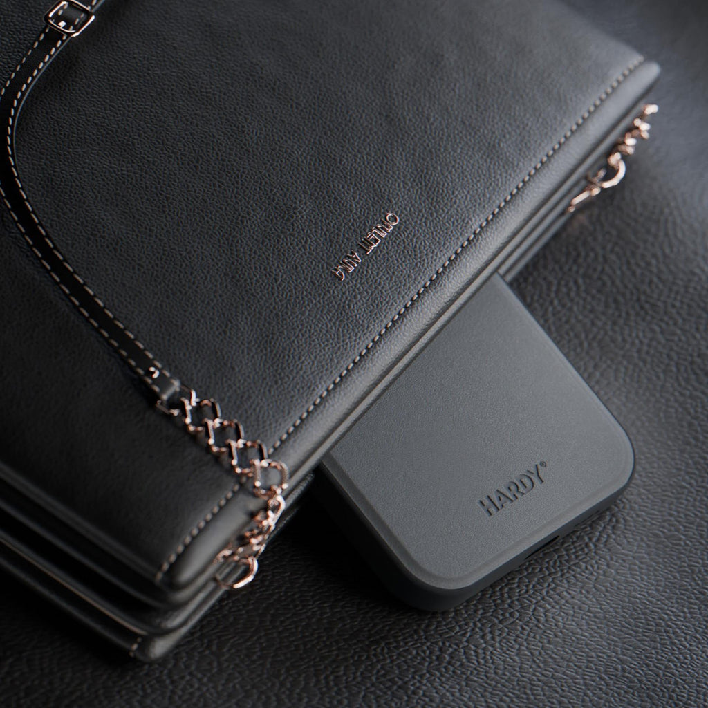 3mk Hardy Apple Silky Leather MagCase, skirtas Apple iPhone 16 - juodas