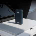 SBS išorinė baterija 10000 mAh 20W su integruotu USB-C laidu ir skaitmeniniu ekranu tamsiai pilka