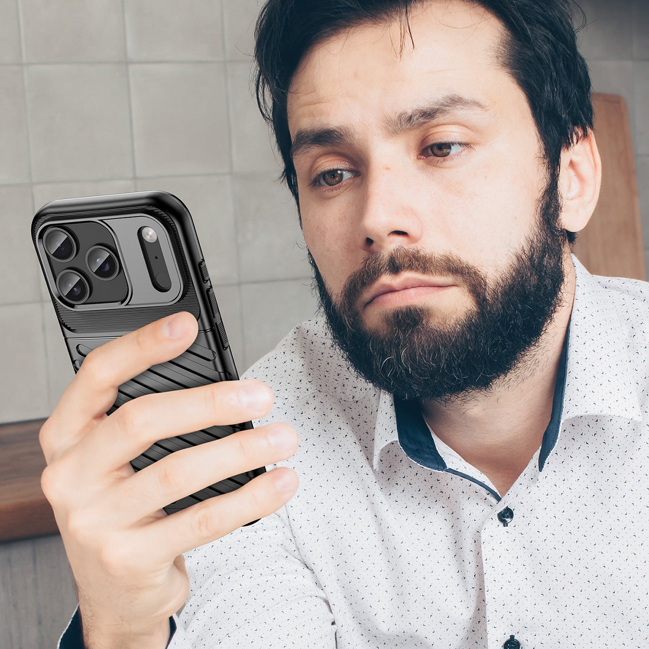 Thunder TPU dėklas iPhone 17 Pro – juodas -- iPhone 17 Pro