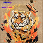 Nimmy Tiger MagSafe dėklas iPhone 16 – rudas