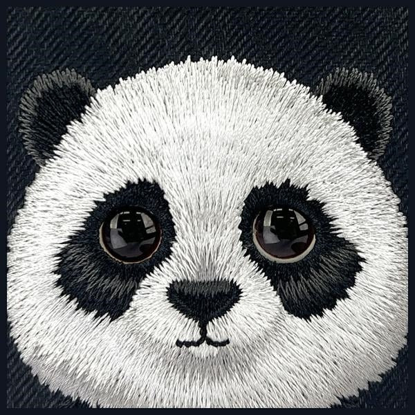 Nimmy Big Eyed Pet 2.0 Panda dėklas iPhone 16 – juodas