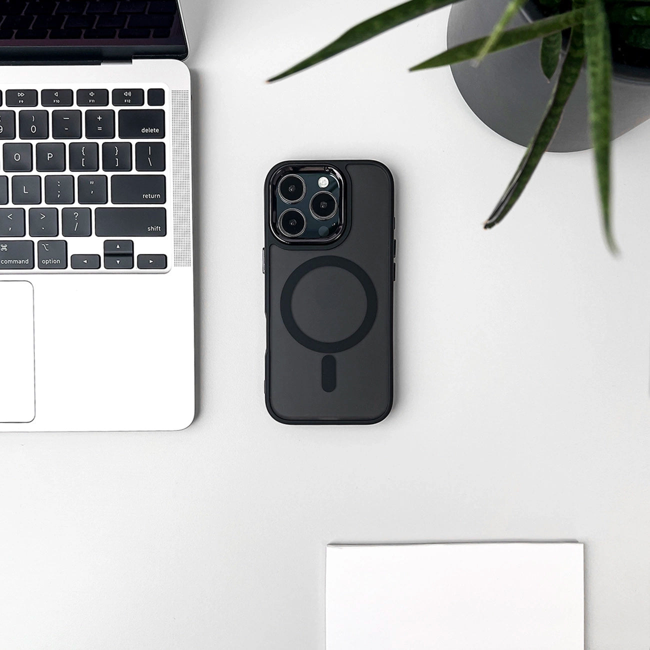 Blizgus MagSafe dėklas iPhone 17 Pro – juodas