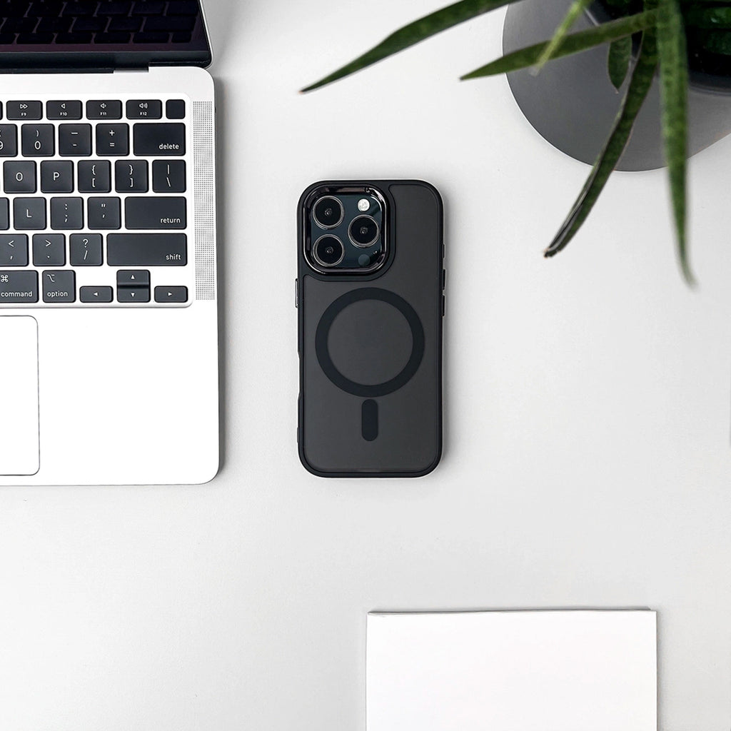 MagSafe blizgus dėklas iPhone 17 Pro Max – juodas