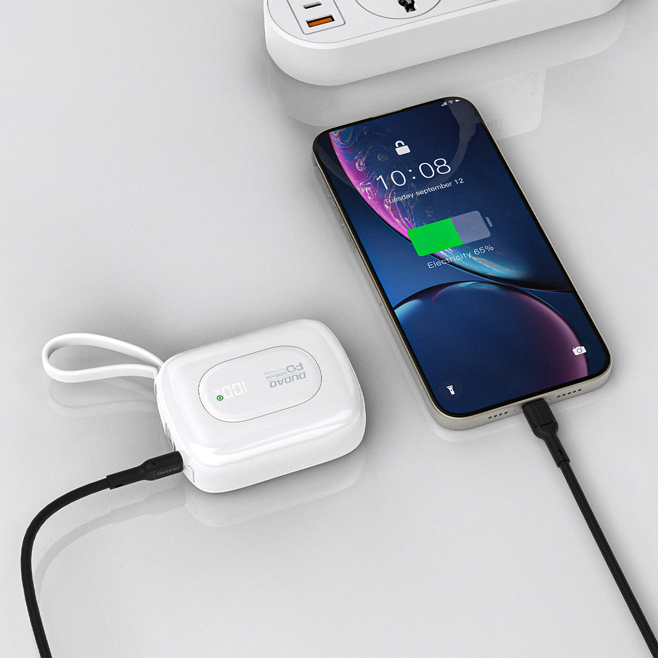 Dudao K32 išorinė baterija 22.5W 10000 mAh su integruotu USB-C/Lightning laidu - balta -- Powerbanks