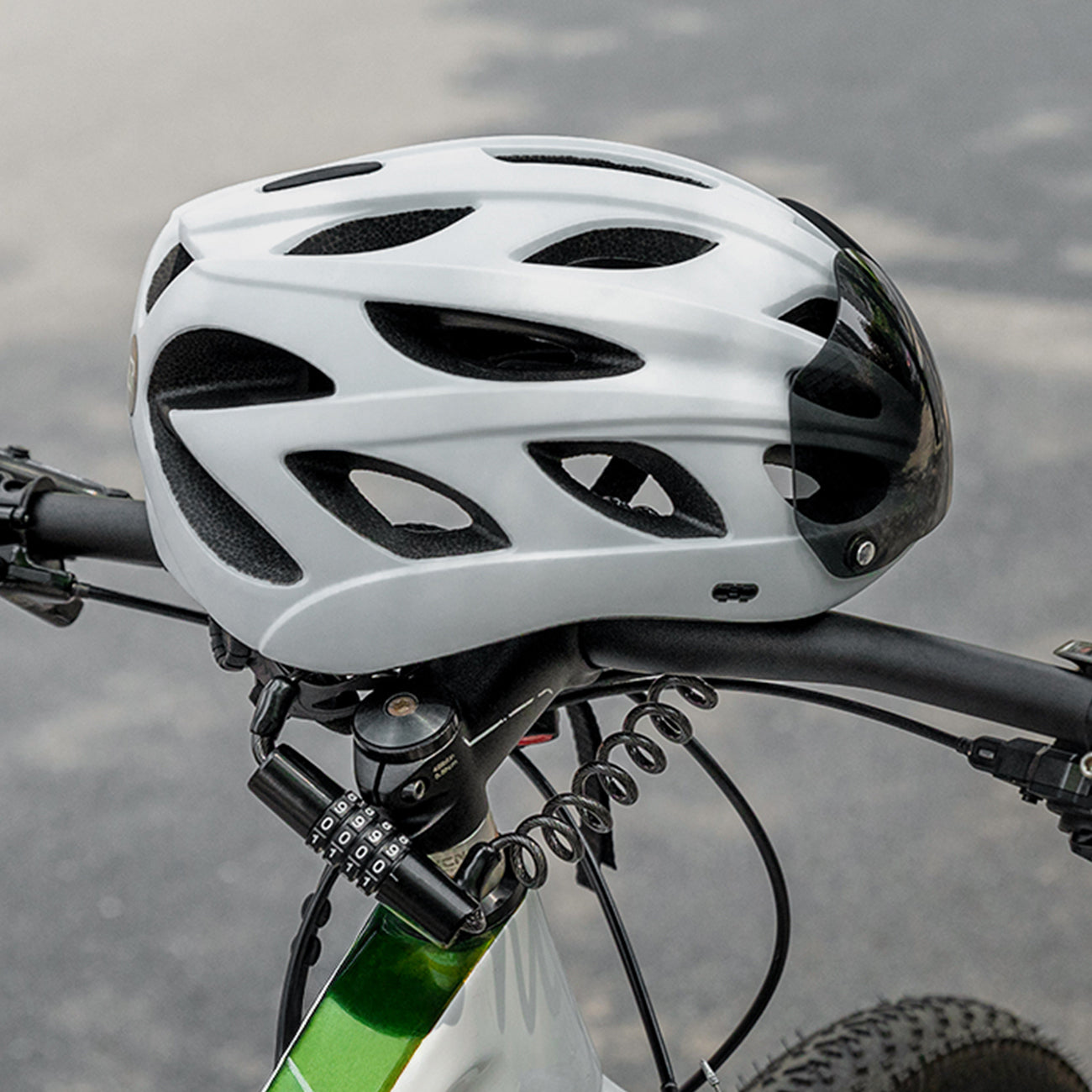 Wozinsky WBN-01R vandeniui atsparus dviračio ir šalmo spyna su 4 skaitmenų kombinacija - juoda -- Bicycle Helmets