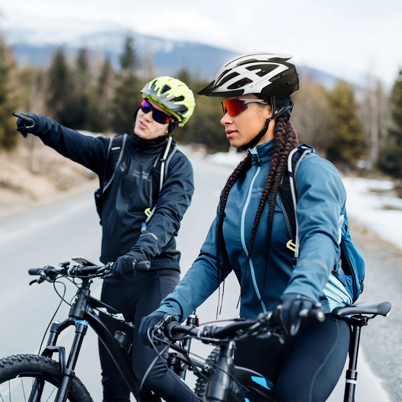 Wozinsky MTB dviračio šalmas su nuimama viršūne ir galine USB šviesa M - juodai balta -- Bicycle Helmets