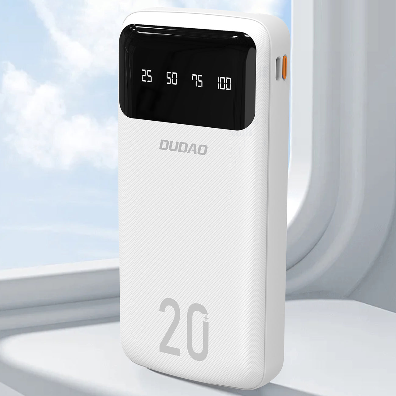 Dudao didelės talpos išorinė baterija su 4 integruotais laidais 20000mAh USB Type C + micro USB + Lightning + USB-A (input) - balta (Dudao K6Pro+)