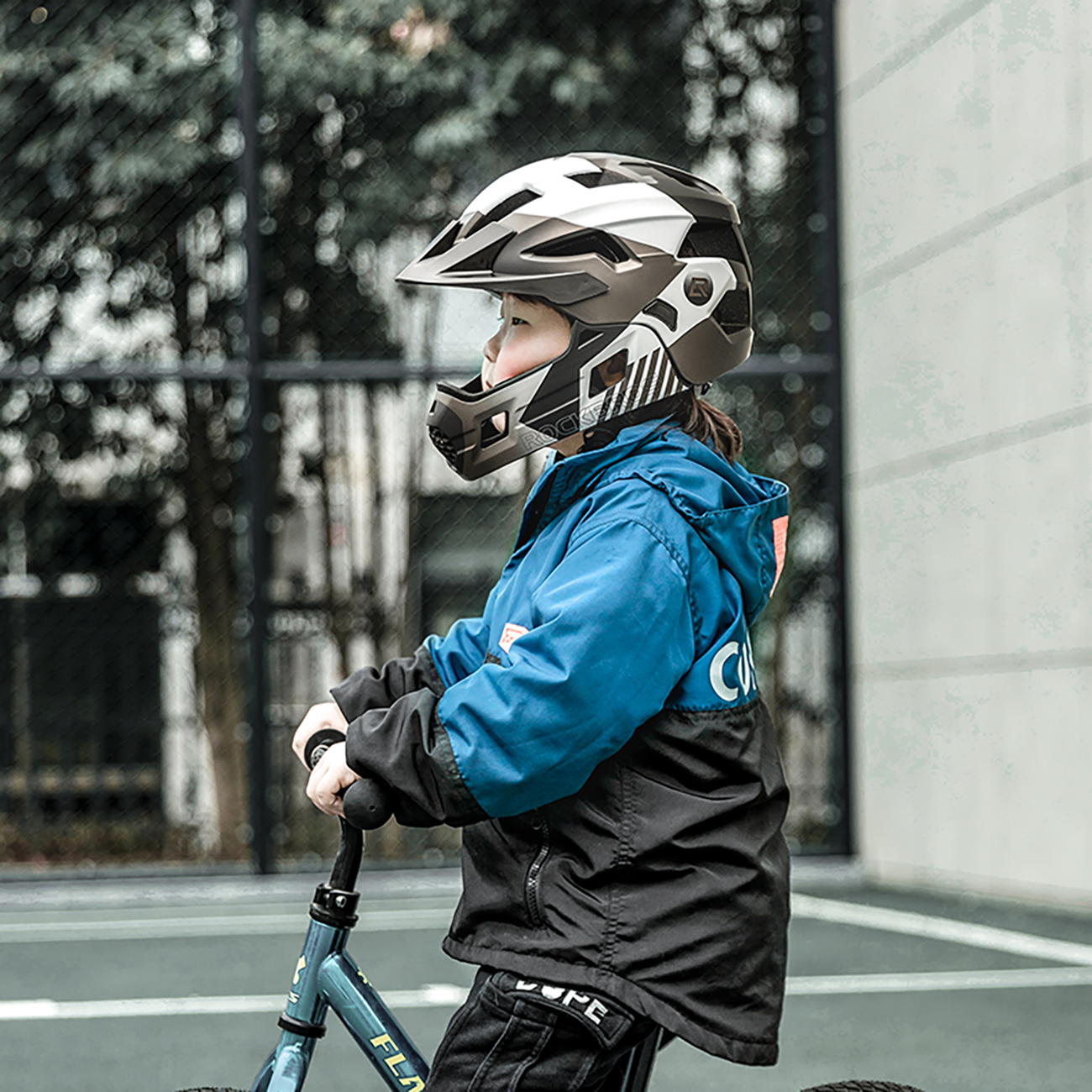Rockbros TS-61 10110061005 Vaikiškasis dviračio šalmas su atimamu žandikauliu, dydis S (48-54 cm) - pilka -- Bicycle Helmets