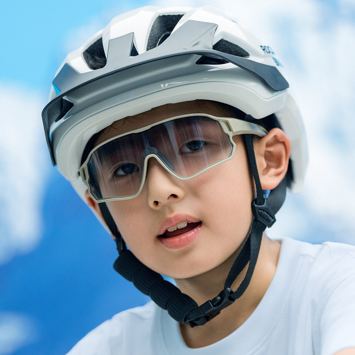 Rockbros LK-67 jaunimo dviračio šalmas su nuimamu skydiu 54–58 cm - baltas -- Bicycle Helmets