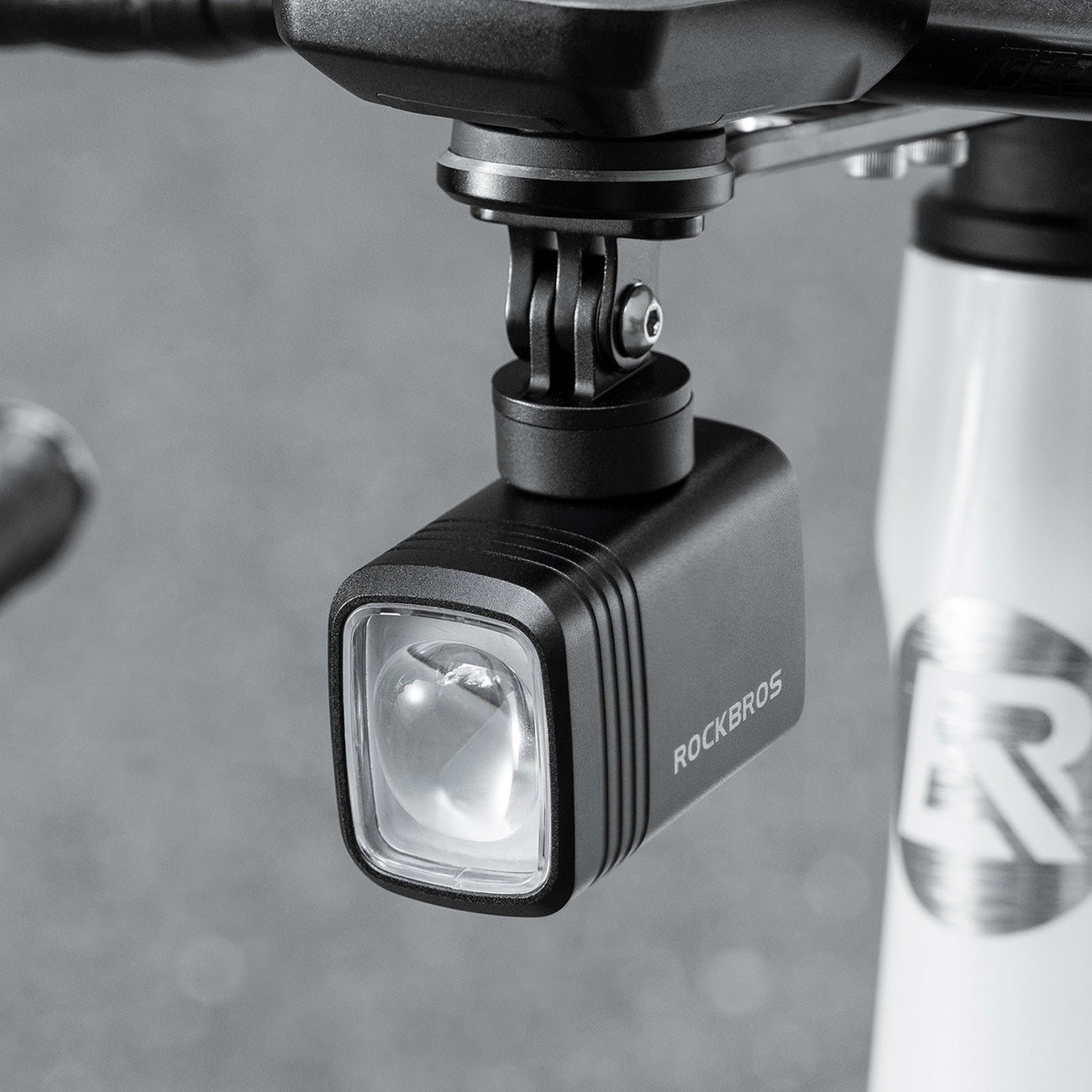 Rockbros M6 1000 lm priekinė dviračio lempa 2800 mAh akumuliatorius - juoda -- Bicycle Lights