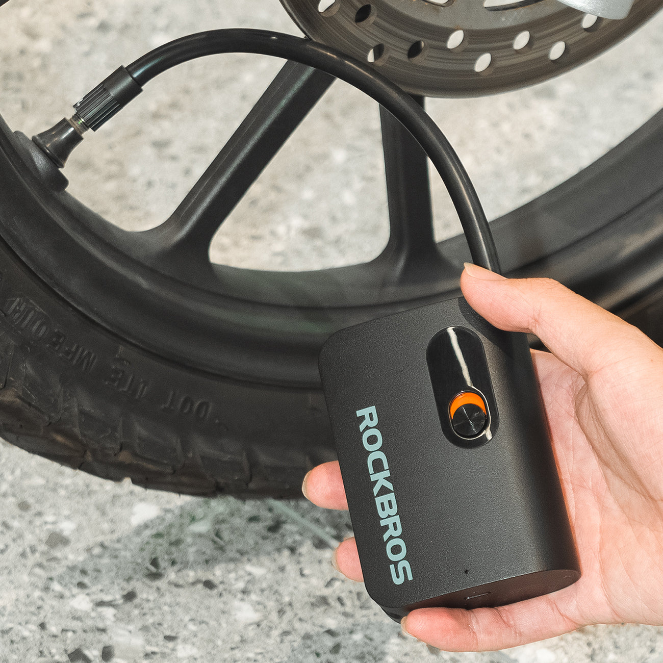 Rockbros L1 Mini 70 PSI bevielė pompa su 200 mm žarna, Schrader - Juoda -- Bicycle Pumps