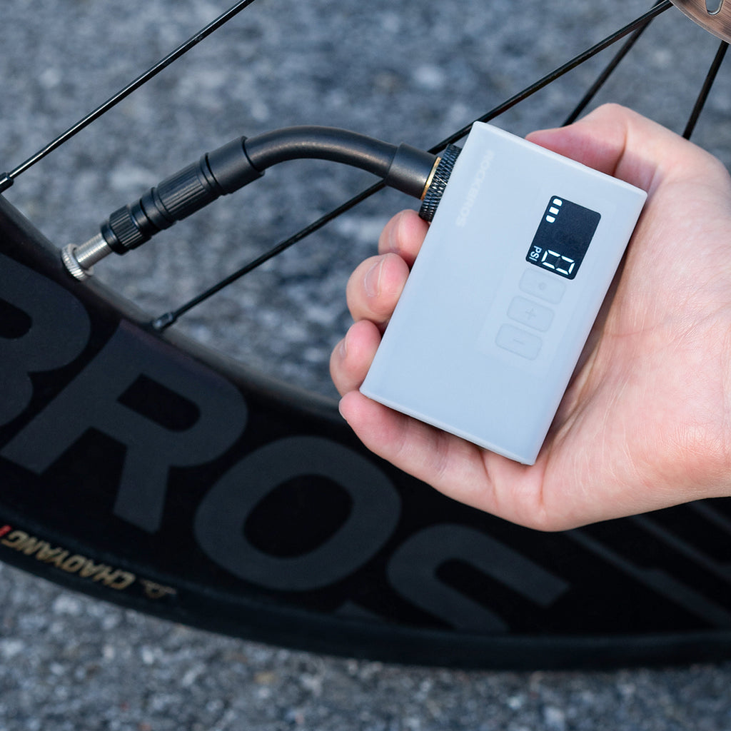 Rockbros AS240 PRO 120 PSI bežičė pompa, 420 mAh kompresoriaus - Juodas -- Bicycle Pumps
