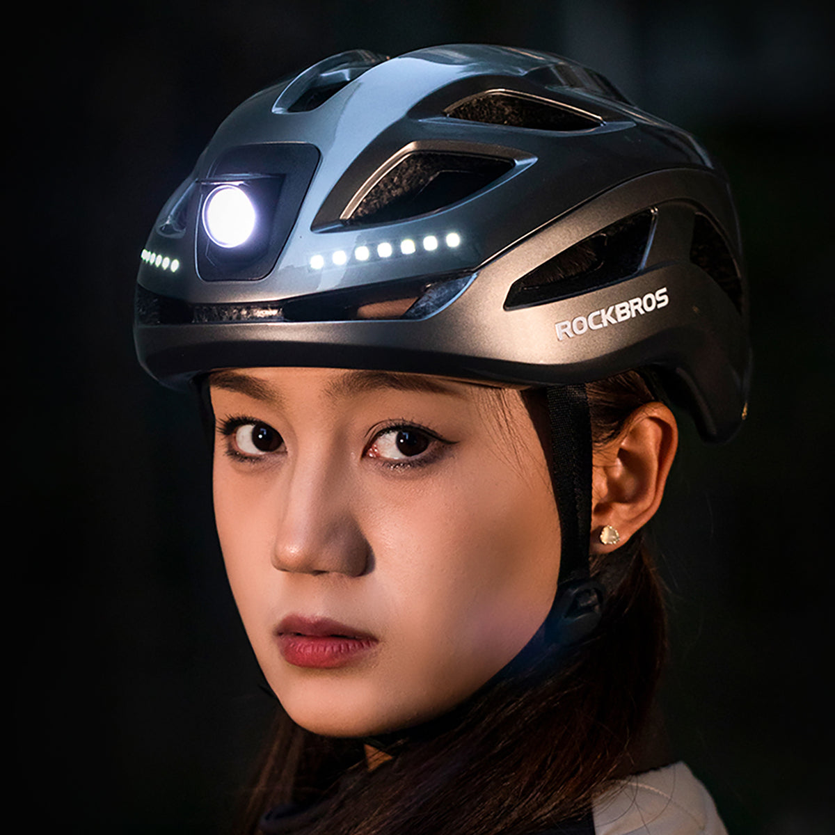 Rockbros ZK-077 dviračio šalmas su integruota daugiakrypte apšvietimo sistema 57-61 cm - Balta -- Bicycle Helmets